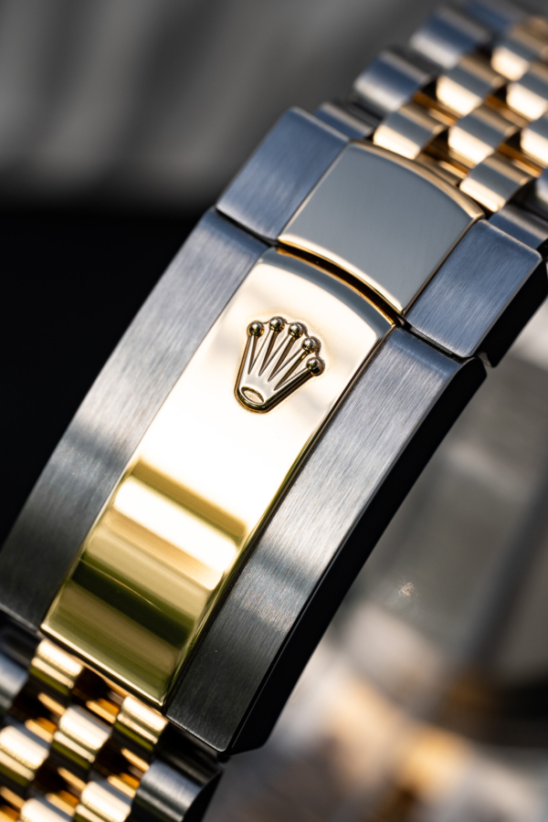 Rolex Datejust 126233 Mother of Pearl