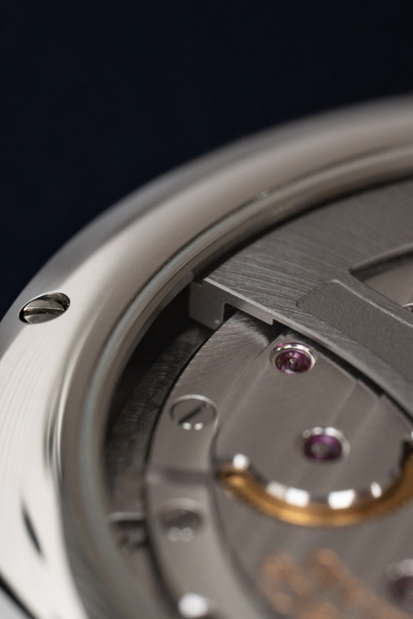 H. Moser & Cie. Heritage Funky Blue Fumé