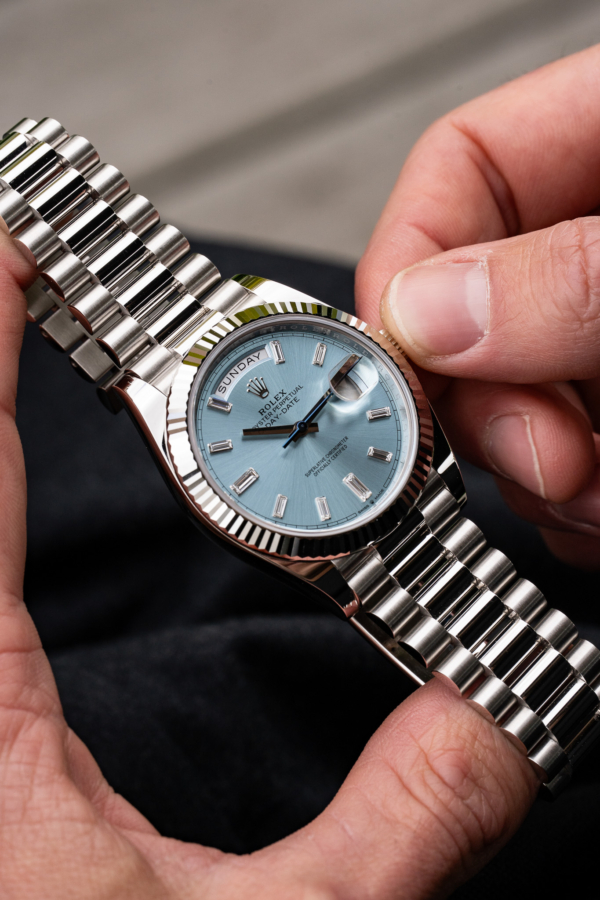 Rolex Day-Date 40 Bleu Glacier Baguettes "Unworn"
