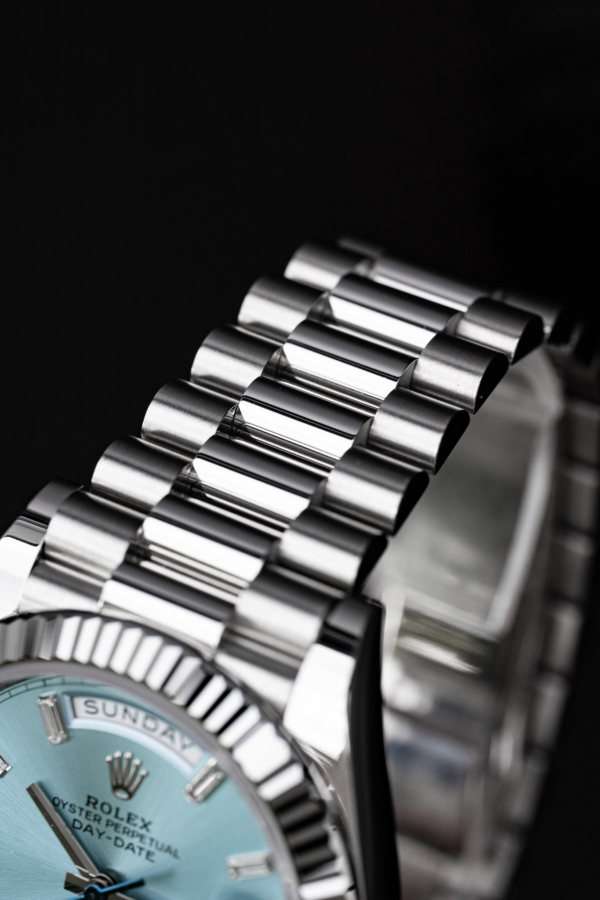 Rolex Day-Date 40 Bleu Glacier Baguettes "Unworn"