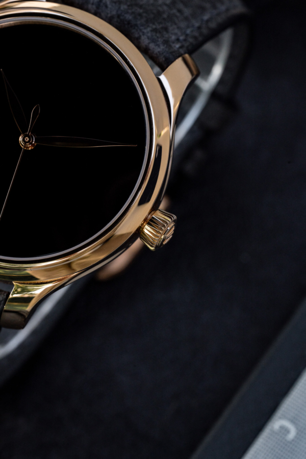 H. Moser & Cie. Endeavour Centre Seconds Concept Vantablack