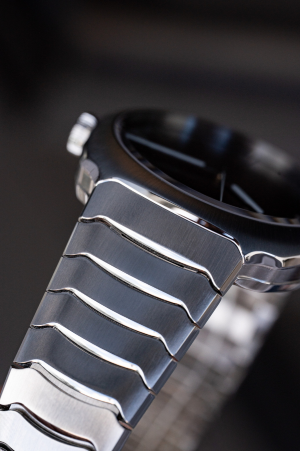 H. Moser & Cie. Streamliner Smoked Salmon "Unworn"