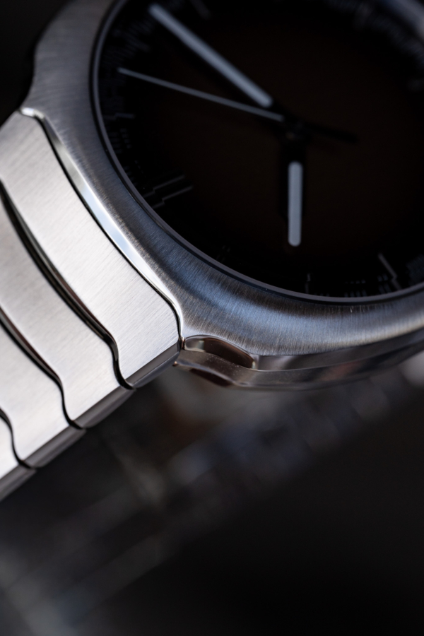 H. Moser & Cie. Streamliner Smoked Salmon "Unworn"