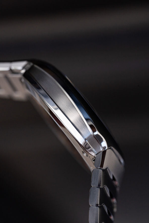 H. Moser & Cie. Streamliner Smoked Salmon "Unworn"