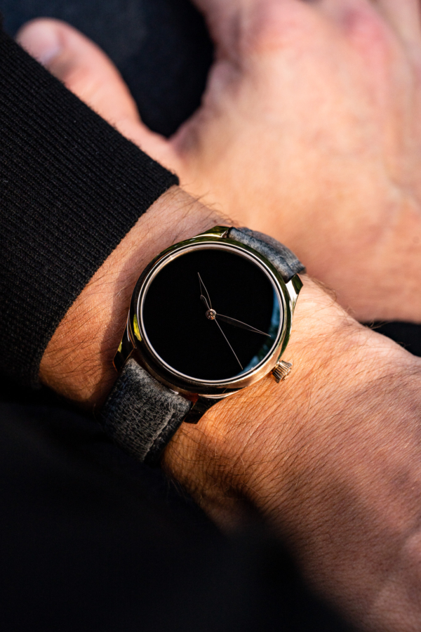 H. Moser & Cie. Endeavour Centre Seconds Concept Vantablack
