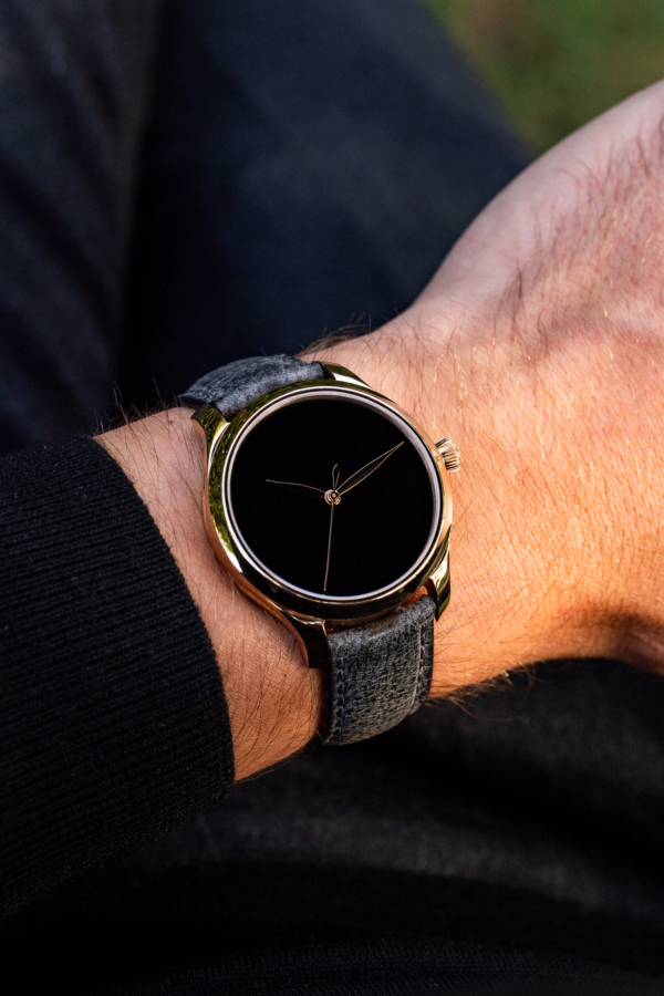 H. Moser & Cie. Endeavour Centre Seconds Concept Vantablack