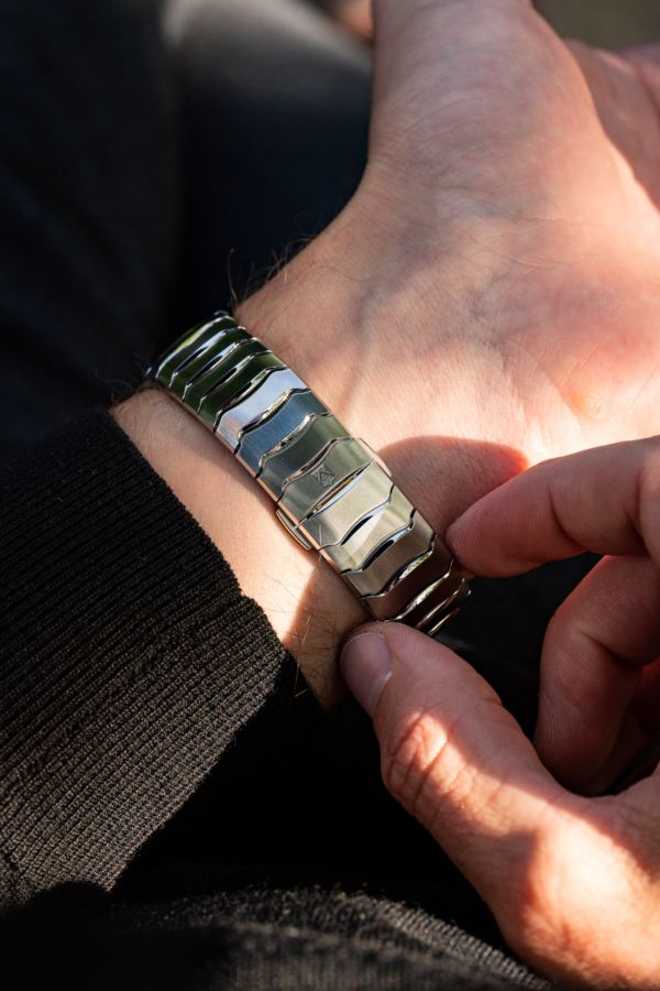 H. Moser & Cie. Streamliner Smoked Salmon "Unworn"