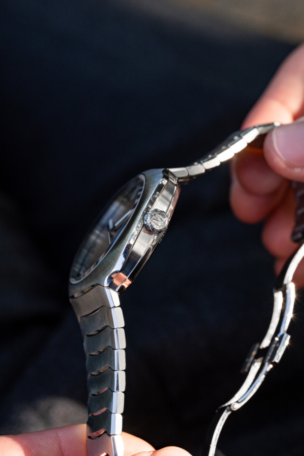 H. Moser & Cie. Streamliner Smoked Salmon "Unworn"